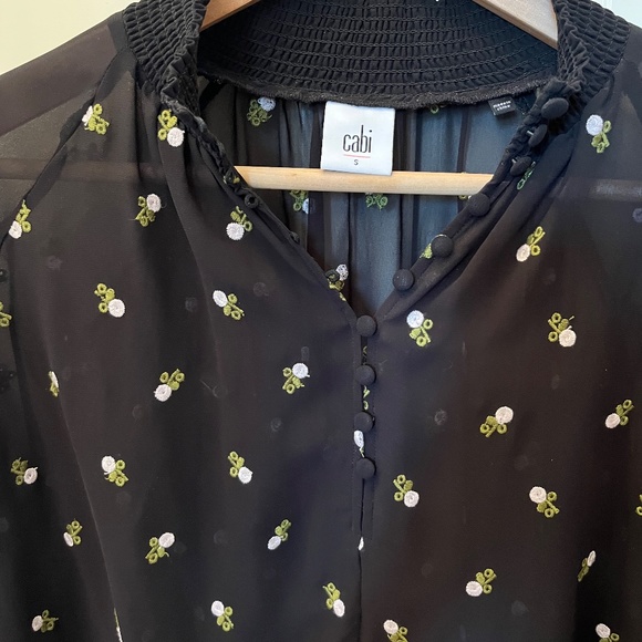 ✨NWOT✨ CAbi Embroidered Blouse - Sz S - Picture 8 of 9